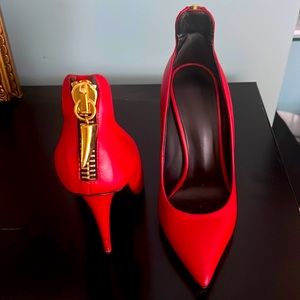 Slightly use worn handful of time. Very unique design.